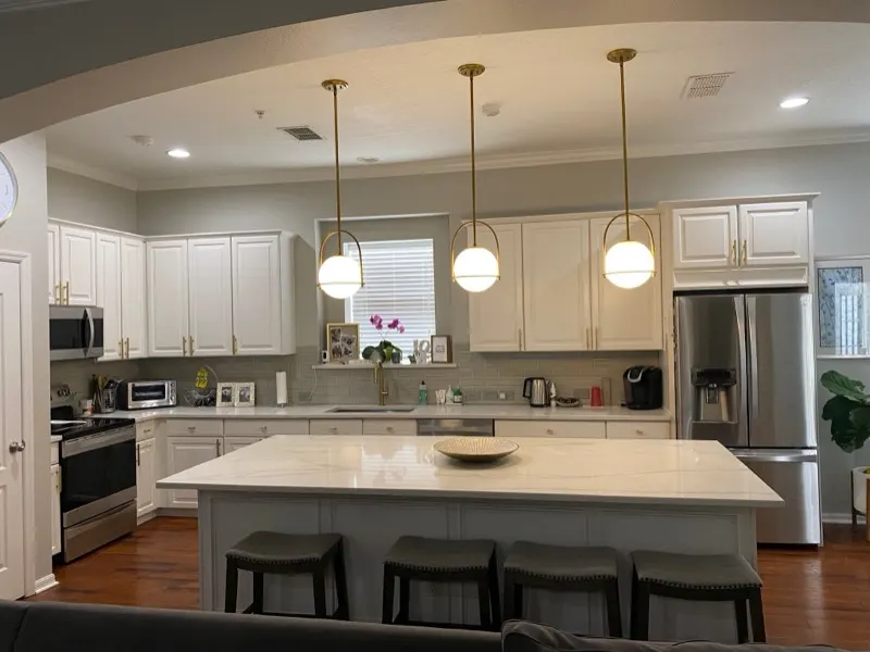 Kitchen with a white quartz island after a deep cleaning visit